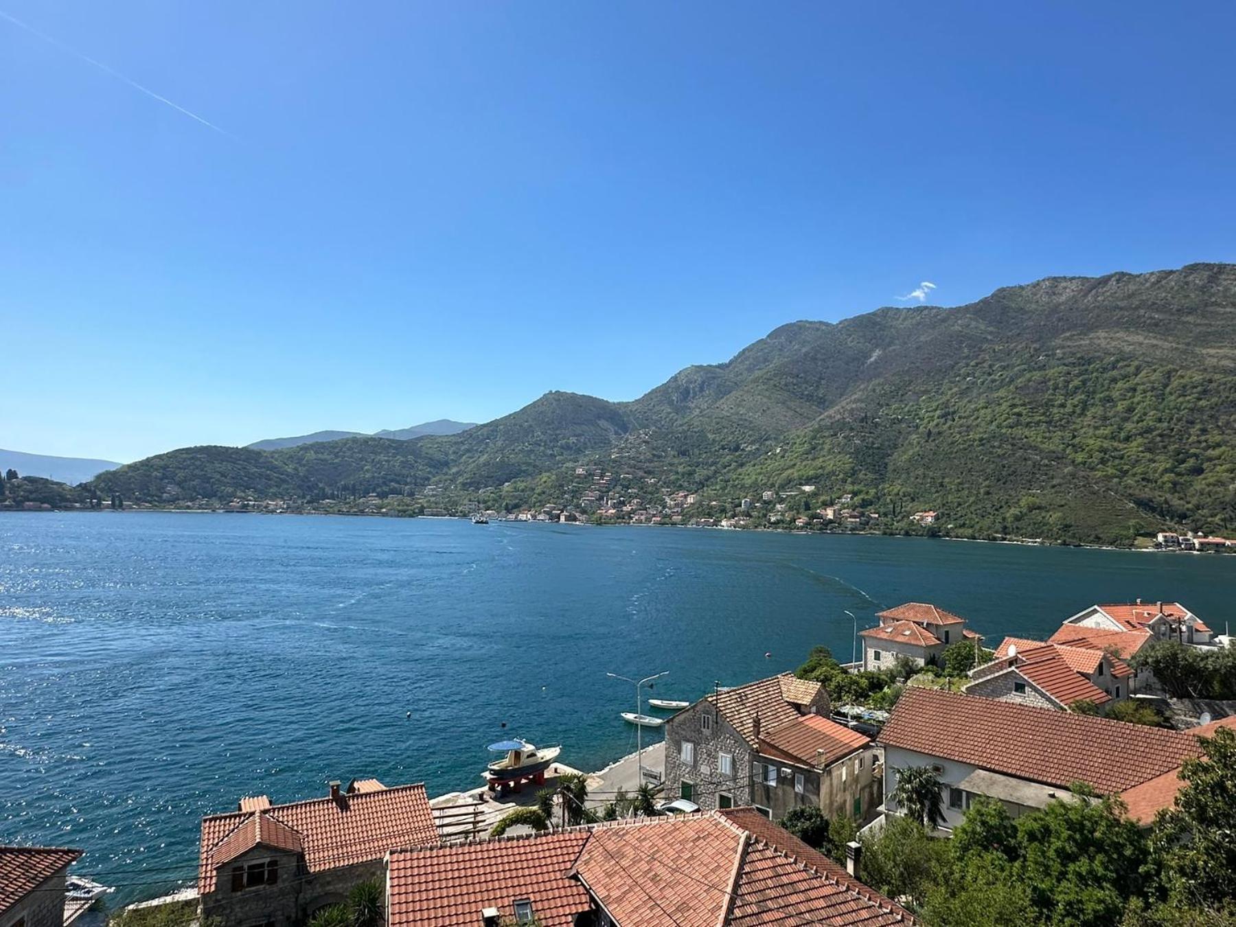 Apartments Okuka Tivat Exterior foto