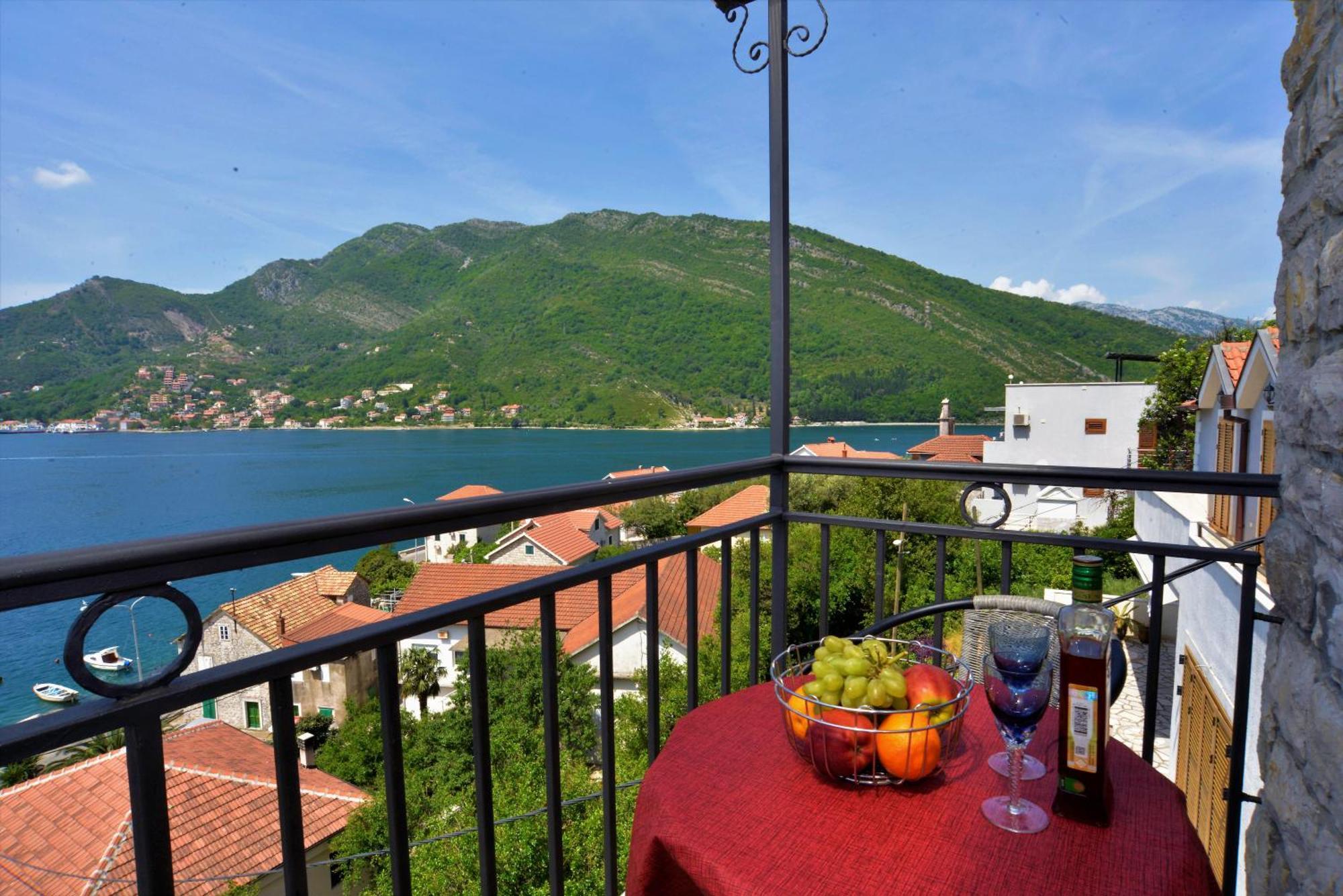 Apartments Okuka Tivat Exterior foto